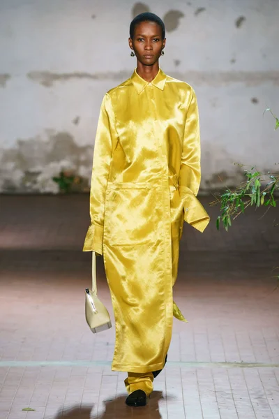 Look 12